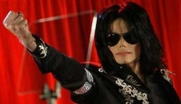 Jackson había estado fuera del ojo público en fechas recientes y viajaba con frecuencia al Medio Oriente